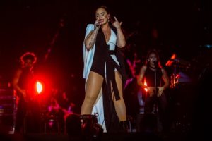 Demi Lovato regres&oacute; esta noche a los escenarios en los Grammy tras la crisis de ansiedad que experiment&oacute; por una sobredosis en 2018