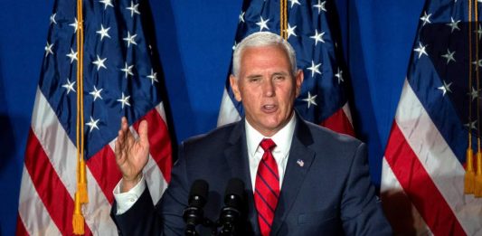 el próximo jueves el vicepresidente Mike Pence participará en un acto electoral de Latinos for Trump.