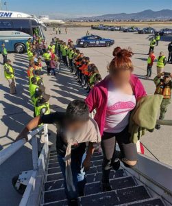 Las autoridades mexicanas informaron este lunes de la deportaci&oacute;n de 240 hondure&ntilde;os desde el municipio de Toluca, en el centro de M&eacute;xico, hasta San Pedro Sula