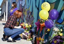 El velorio del fallecido basquetbolista Kobe Bryant y su hija Gianna, ante la ausencia de sus cuerpos, es realizado por admiradores frente a murales