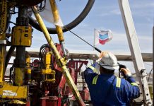 EEUU renueva licencia a Chevron y otras petroleras para operar en Venezuela Chevron es la única gran petrolera estadounidense que se mantiene en Venezuela, donde cuenta con 8.000 empleados.