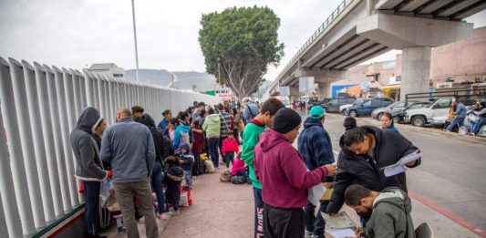 El Gobierno del presidente Donald Trump está resuelto a restringir el asilo a quienes llegan a la frontera sur de Estados Unidos