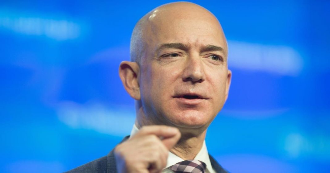 El fundador de la compañía de comercio electrónico Amazon, Jeff Bezos, anunció este lunes que donará unos 690.000 dólares para paliar los incendios de Australia