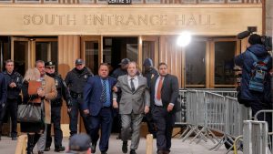 El juicio por abusos sexuales contra el productor Harvey Weinstein en Nueva York comienza mañana lunes con una audiencia previa al proceso de selección del jurado