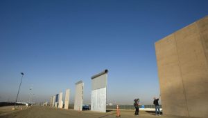 Tres a&ntilde;os despu&eacute;s de que el presidente Donald Trump orden&oacute; la construcci&oacute;n de su "gran y hermoso muro" en la frontera con M&eacute;xico el proyecto est&aacute; lejos de concretarse