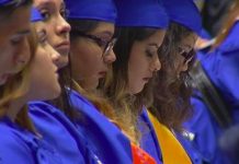 El número de latinos que se gradúa de la secundaria sube el 9,2 % en Florida La tasa general de graduados e Florida fue del 86,9 %, lo que supuso también un aumento del 0,8 % con respecto al año escolar previo.