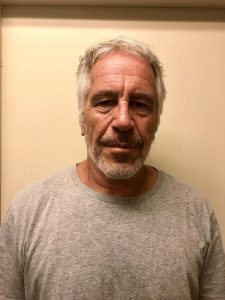 La Fiscalía general de las Islas Vírgenes estadounidenses anunció este miércoles que demandó por la vía civil al patrimonio del fallecido financiero Jeffrey Epstein y a otras seis entidades