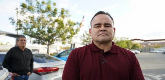 Desde que fue expulsado a México, el ex infante de marina vive en la capital de Baja California, en Mexicali, unas 130 millas al este de San Diego.