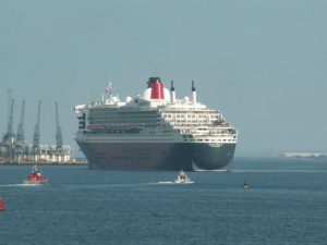 Un helic&oacute;ptero de la Guardia Costera evacu&oacute; a un pasajero de ciudadan&iacute;a estadounidense del crucero Queen Mary 2