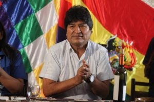 Evo Morales critic&oacute; este s&aacute;bado que la mandataria interina de Bolivia, Jeanine &Aacute;&ntilde;ez, afirmara que el pueblo debe evitar que vuelvan los "salvajes" al poder