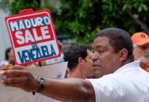 Exilio en Miami culpa del golpe al Parlamento a erróneas decisiones de Guaidó El grupo Venezolanos Perseguidos Políticos en el Exilio calificó de un "golpe" al Parlamento la elección este domingo de Luis Parra como nuevo presidente de la Asamblea Nacional y culpó a Juan Guaidó por haber permitido la reincorporación en 2019 de diputados que hoy votaron para removerlo.
