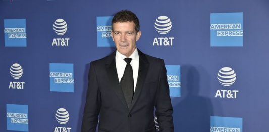 Un "muy feliz" Antonio Banderas y una Jennifer López que vivió "una noche mágica" fueron premiados el jueves en el Festival Internacional de Cine de Palm Springs.