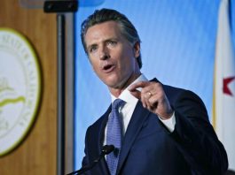 El gobernador de California, Gavin Newsom, fue un candidato a favor de un sistema universal de salud.