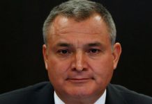 Según el fiscal federal Richard Donoghue, "García Luna es acusado de aceptar millones de dólares en sobornos del Chapo Guzmán mientras controló la Policía Federal".