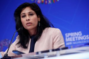 El informe de "Perspectivas Económicas Globales" presentado este lunes por la economista jefe del organismo, Gita Gopinath, en el Foro Económico Mundial de Davos, destaca algunos elementos positivos
