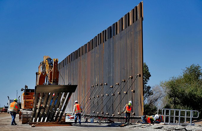 En Arizona se llevan a cabo tres proyectos de construcción dentro de parques nacionales, lo que ha causado las fuertes críticas de defensores del medio ambiente que han presentado una demanda judicial todavía por resolver.