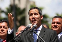 El líder opositor venezolano Juan Guaidó afirma en un articulo publicado este jueves que se ve obligado a "pedir más" a los gobiernos de Europa y América