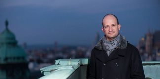 Es "gato" pero Guillermo García Calvo, que hoy se incorpora como nuevo director musical de la Zarzuela