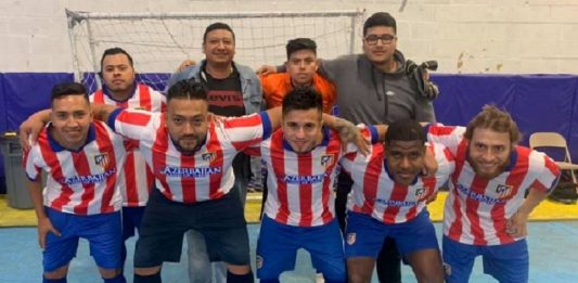 Integrantes del F.D.R Jr. liderados por Giovanni "GioMoney" Díaz, que actualmente se encuentra compartiendo el tercer lugar con San Lorenzo y el Maguicos F.C., categoría Primera, en la Brooklyn Champions League. (Foto Cortesía BroChamLe).