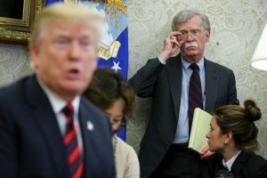 John Bolton fue el gran protagonista esta jornada en el juicio pol&iacute;tico a Donald Trump por unas filtraciones que comprometen al presidente.
