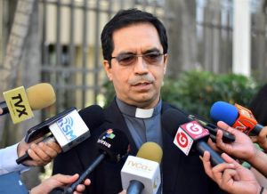 El arzobispo de San Salvador, Jos&eacute; Luis Escobar Alas, pidi&oacute; este domingo a las autoridades correspondientes que respeten los derechos humanos de los migrantes