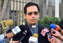 El arzobispo de San Salvador, José Luis Escobar Alas, pidió este domingo a las autoridades correspondientes que respeten los derechos humanos de los migrantes