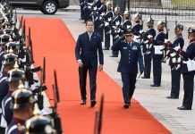Juan Guaidó, anunció este lunes en Bogotá que viajará esta semana a Londres, Davos y Bruselas, como parte de su estrategia internacional para reforzar la "presión contra la dictadura" de Nicolás Maduro.