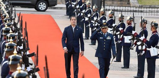 Juan Guaidó, anunció este lunes en Bogotá que viajará esta semana a Londres, Davos y Bruselas, como parte de su estrategia internacional para reforzar la "presión contra la dictadura" de Nicolás Maduro.