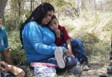 El magistrado también ordenó que las dudas sobre parentesco entre padres e hijos se resuelvan antes de separar a las familias con pruebas de ADN que tomen 90 minutos.