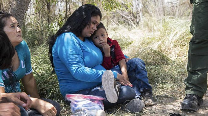 El magistrado tambi&eacute;n orden&oacute; que las dudas sobre parentesco entre padres e hijos se resuelvan antes de separar a las familias con pruebas de ADN que tomen 90 minutos.