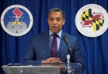 El fiscal general del Distrito de Columbia, Karl Racine, presentó este miércoles una demanda contra el comité designado por el presidente Donald Trump para organizar su investidura en enero de 2017