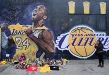 La numerosa comunidad latina de Los Ángeles llora la muerte de la estrella de baloncesto Kobe Bryant con la pena propia de cuando se trata de un familiar.