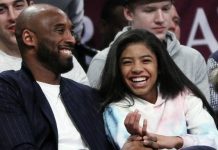 Homenaje espontáneo a Kobe Bryant en una parada de metro de Nueva York Tanto el exjugador de baloncesto Kobe Bryant como su hija de 13 años, Gianna, y otros siete pasajeros fallecieron este domingo en un accidente de helicóptero.