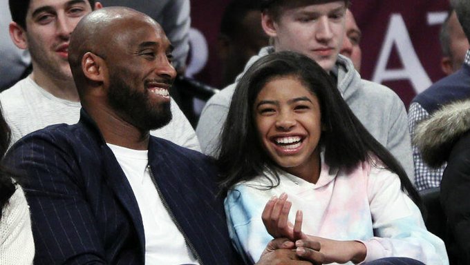 Tanto el exjugador de baloncesto Kobe Bryant como su hija de 13 a&ntilde;os, Gianna, y otros siete pasajeros fallecieron este domingo en un accidente de helic&oacute;ptero.