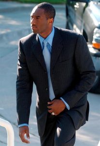 El mundo del deporte profesional estadounidense se encuentra devastado tras darse a conocer el fallecimiento esta mañana del exescolta de Los Angeles Lakers Kobe Bryant
