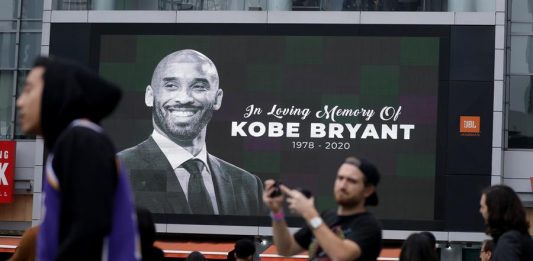 El exjugador estadounidense de baloncesto de Los Ángeles Lakers Kobe Bryant, fallecido este domingo en Calabasas, cerca de Los Angeles, en un accidente de helicóptero en el que viajaba junto a otras cuatro personas, fue un deportista legendario