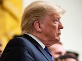 La defensa de Trump carga contra el peligroso "juego" político de demócratas La brevedad de los abogados de Trump en su primera jornada contrastó con la prolongada exposición de los "fiscales" demócratas.