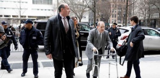 La defensa del productor de Hollywood Harvey Weinstein solicitó hoy al juez James Burke que "se recuse a sí mismo" del proceso por considerar que su "imparcialidad puede ser puesta en cuestión"