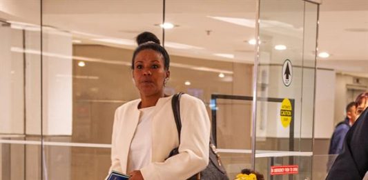 La opositora cubana Xiomara Cruz Miranda, activista de las Damas de Blanco, llegó este martes a Miami con una visa humanitaria para tratarse del mal que la aqueja
