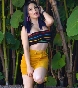 En un vídeo colgado en sus redes sociales y mostrando un semblante muy serio, la youtuber, conductora y actriz mexicana Lizbeth Rodríguez, reconocida por el programa "Exponiendo Infieles" de Badabun, reconoció que con tan solo cinco años sufrió, durante las noches, tocamientos por parte de su padre.