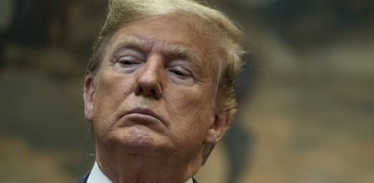El Partido Demócrata de Florida pidió a los latinos del estado que participen en una campaña por Facebook que pone el acento en que ese grupo es el más afectado por los "ataques" del presidente Donald Trump