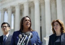 "Con cada arresto en los tribunales estatales y sus alrededores, el Servicio de Inmigración y Aduanas continúa poniendo en peligro nuestras comunidades y nuestra seguridad pública", indicó en un comunicado conjunto la fiscal general de Nueva York, Letitia James.