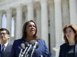 Fiscales apoyan a Washington para frenar arrestos de inmigrantes en cortes "Con cada arresto en los tribunales estatales y sus alrededores, el Servicio de Inmigración y Aduanas continúa poniendo en peligro nuestras comunidades y nuestra seguridad pública", indicó en un comunicado conjunto la fiscal general de Nueva York, Letitia James.