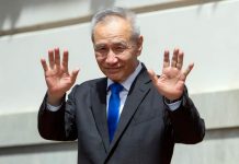 El viceprimer ministro chino Liu He, jefe del equipo negociador de China durante la guerra comercial con Estados Unidos, será quien viaje a Washington para firmar el acuerdo en "fase uno"
