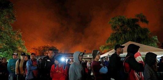 Un total de 821 hondureños consiguieron atravesar este sábado la frontera de Tecún Umán en Guatemala con el sureste de México