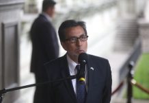 El embajador de Estados Unidos en Guatemala, Luis Arreaga, manifestó este jueves su confianza en el nuevo Gobierno del país centroamericano y advirtió a la vez que EE.UU. no va a "tolerar actos de corrupción, narcotráfico y abuso de derechos humanos".