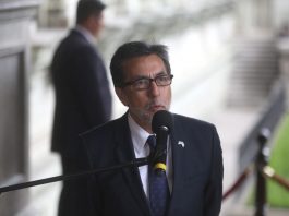 El embajador de Estados Unidos en Guatemala, Luis Arreaga, manifestó este jueves su confianza en el nuevo Gobierno del país centroamericano y advirtió a la vez que EE.UU. no va a "tolerar actos de corrupción, narcotráfico y abuso de derechos humanos".