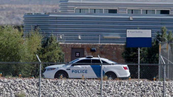 El médico asesor, quien supervisa todos los centros de detención que la Patrulla Fronteriza tiene desde California hasta Texas, dijo que están fijados varios pasos a seguir para determinar si un indocumentado requiere asistencia médica.