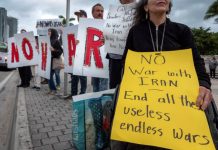 Manifestantes en Miami piden evitar una guerra "sin sentido" con Irán Más de medio centenar de personas se manifestaron este jueves en Miami en favor de "la paz"