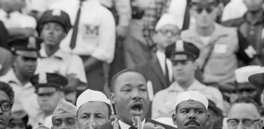 "El legado del doctor King les recuerda a las y los estudiantes indocumentados que la lucha por los derechos humanos puede ser redentora".